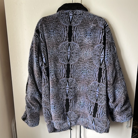 Women’s size 20 vintage zepla fleece, purple and black zip up fasten - Picture 5 of 5